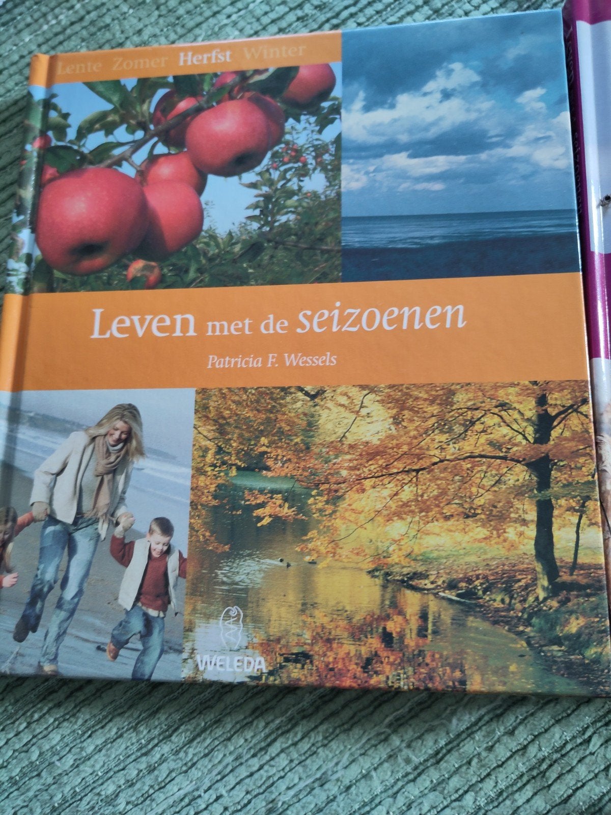 Weleda Leven met de Seizoenen: Herfst & Winter (2 boekjes), Boeken, Ophalen of Verzenden