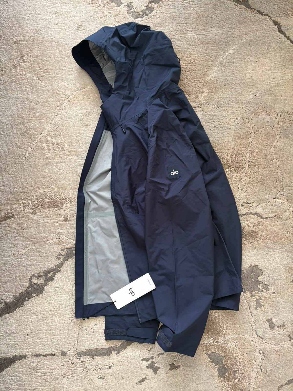 Alo Alpha Shell Jacket - Navy - Maat L - Nieuw met kaartje, Kleding | Heren, Verzenden, Nieuw, Maat 52/54 (L), Blauw