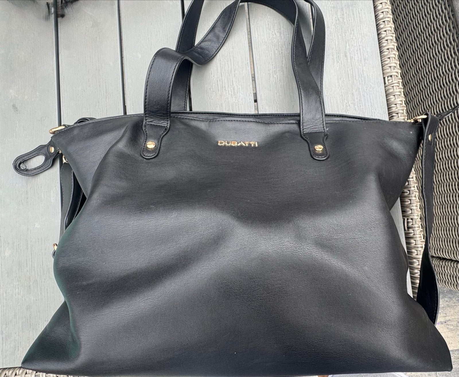 Dubatti stijlvolle leren luiertas met gouden details, Kinderen en Baby's, Luiertassen, Verzorgingstas, Zwart, Dubatti, Zo goed als nieuw