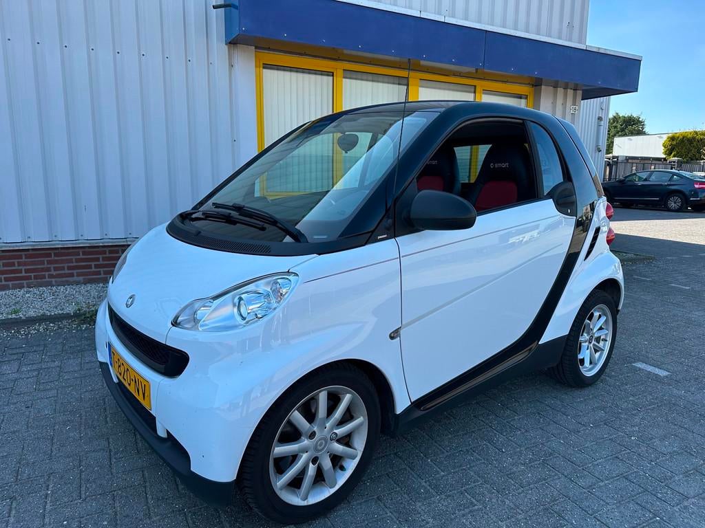 Smart Fortwo coupé 1.0 Limited One AUTOMAAT, Achterwielaandrijving, Gebruikt, Stoelverwarming, 18 €/maand