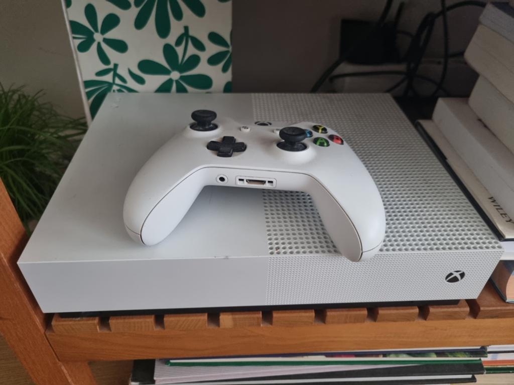 Xbox One S All-Digital met controller, Spelcomputers en Games, Spelcomputers | Xbox One, Ophalen, Xbox One S All-digital, Zo goed als nieuw