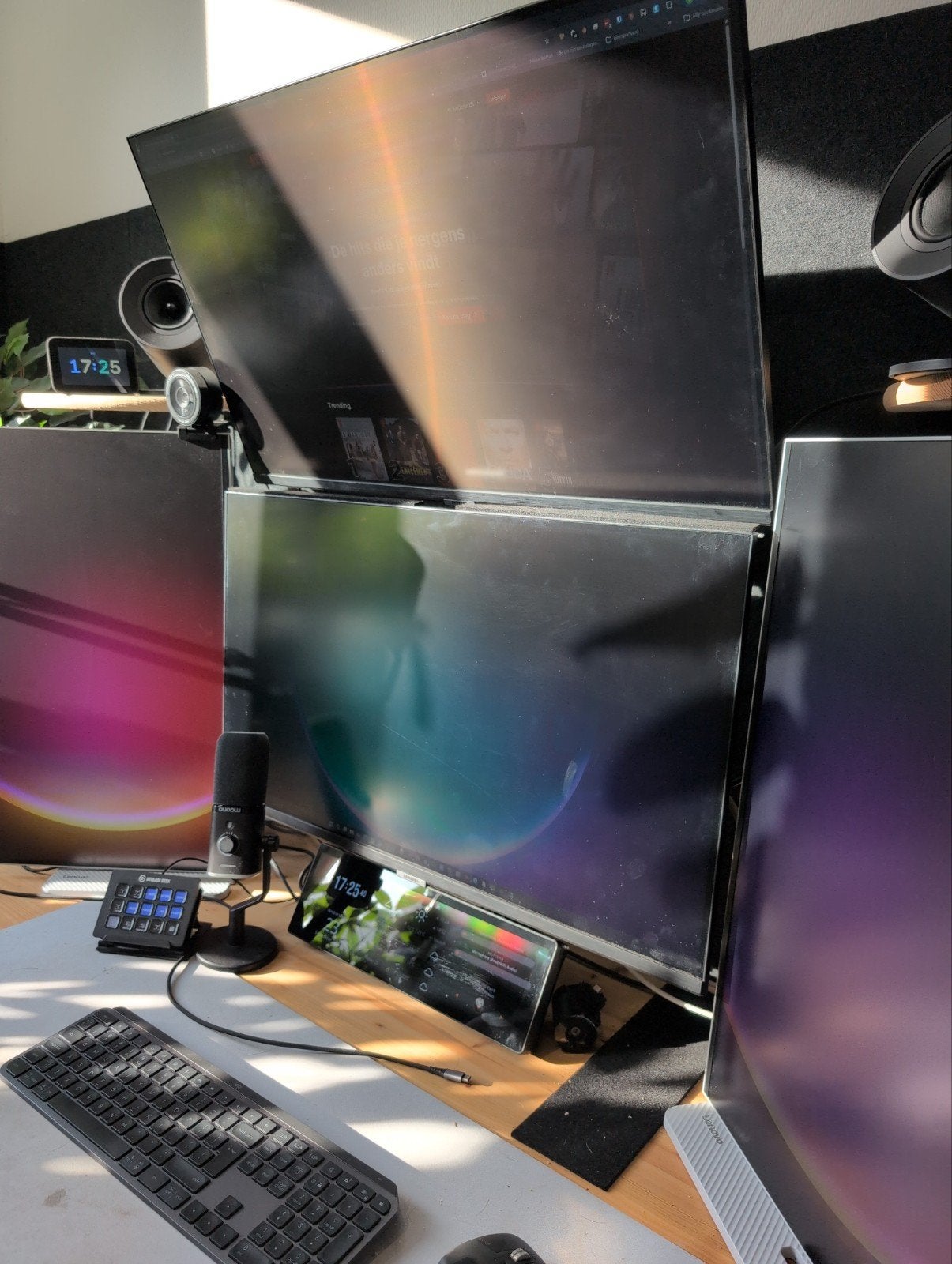 Foto 3 van Monitor set: 2x 32" 4K Samsung M7 + 2x 27" Lenovo QHD T