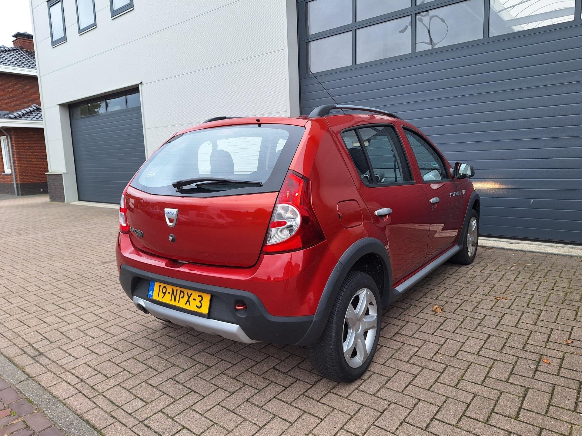 Dacia Sandero |1.6 Stepway | Airco | Leuke kilometerstand |, Auto's, 4 cilinders, 1070 kg, Origineel Nederlands, Bedrijf