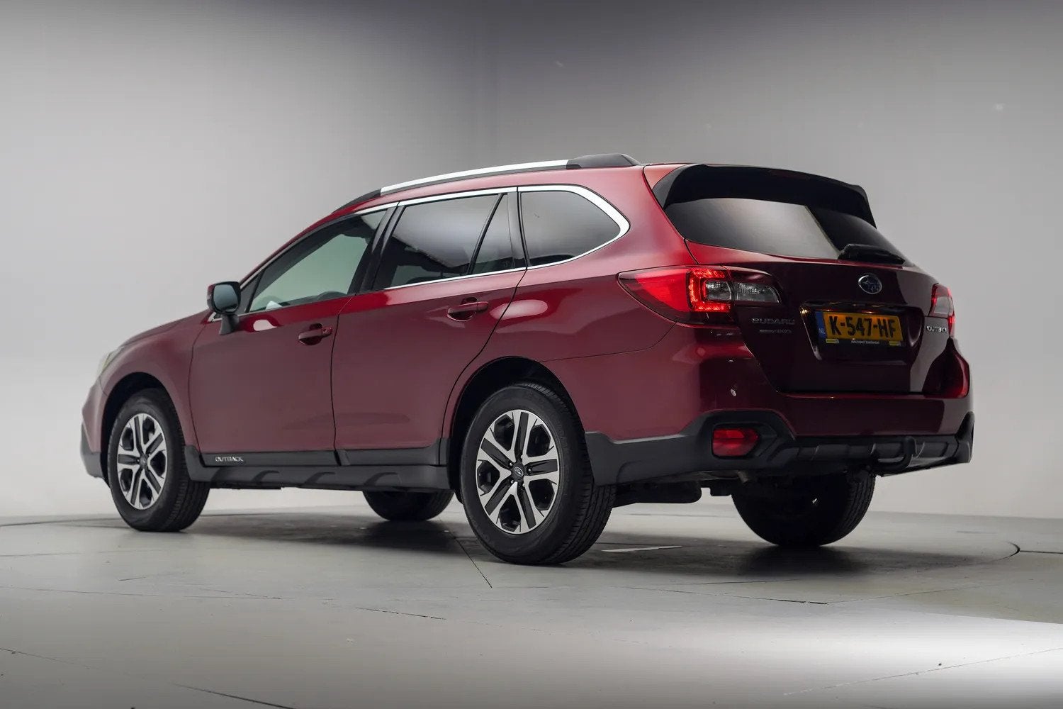 Subaru Outback 2.5i Comfort Aut. [ Carplay Camera Trekhaak S, Auto's, Automaat, 1566 kg, Gebruikt, 4 cilinders