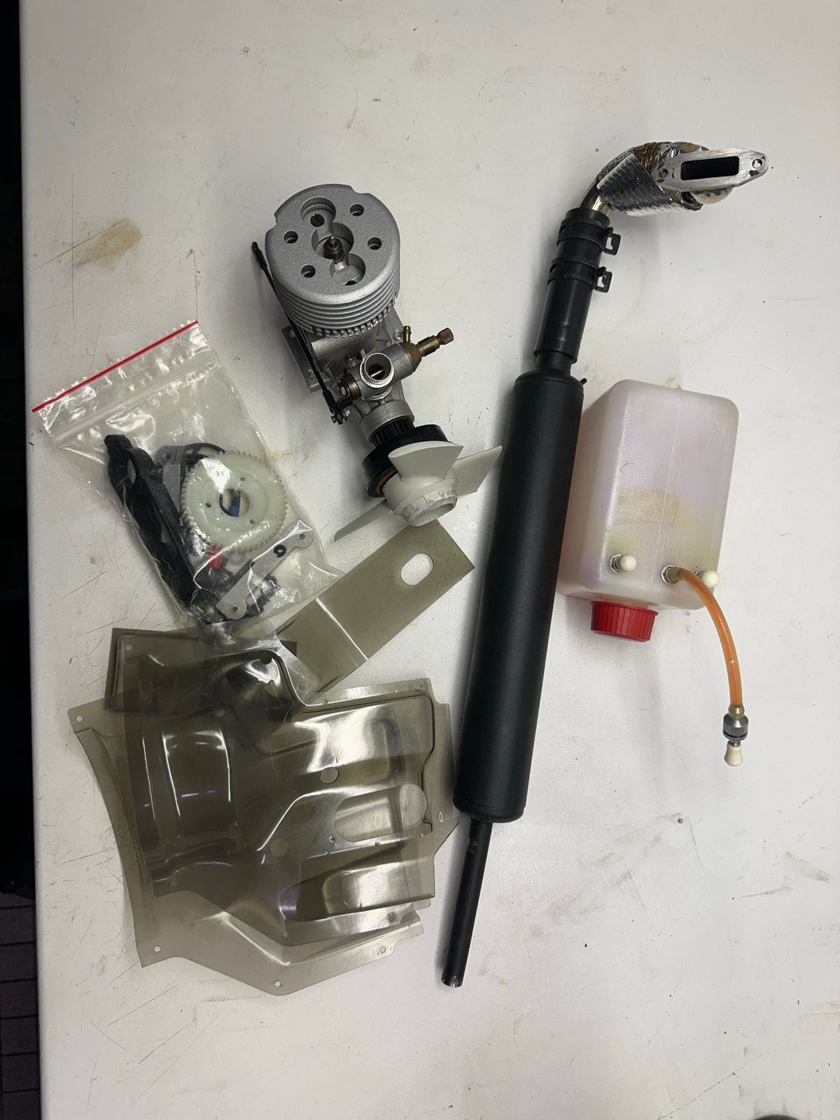 RC Rossi Motor met Uitlaat en toebehoren voor vario  kobold, Hobby en Vrije tijd, Modelbouw | Radiografisch | Helikopters en Quadcopters