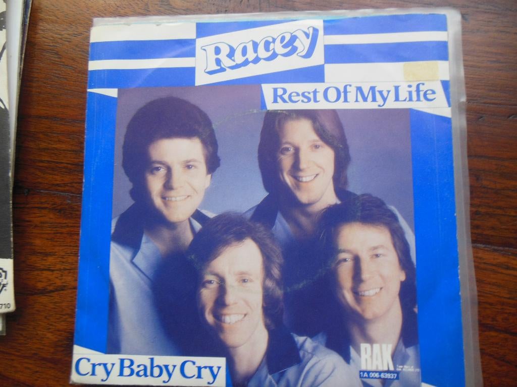 single racey 45rpm jukebox vinyl record cry baby cry 7inch, Gebruikt, 7 inch, Ophalen of Verzenden, Pop