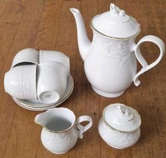 Vintage porceleinen koffieservies wit bloem met goud, Ophalen of Verzenden
