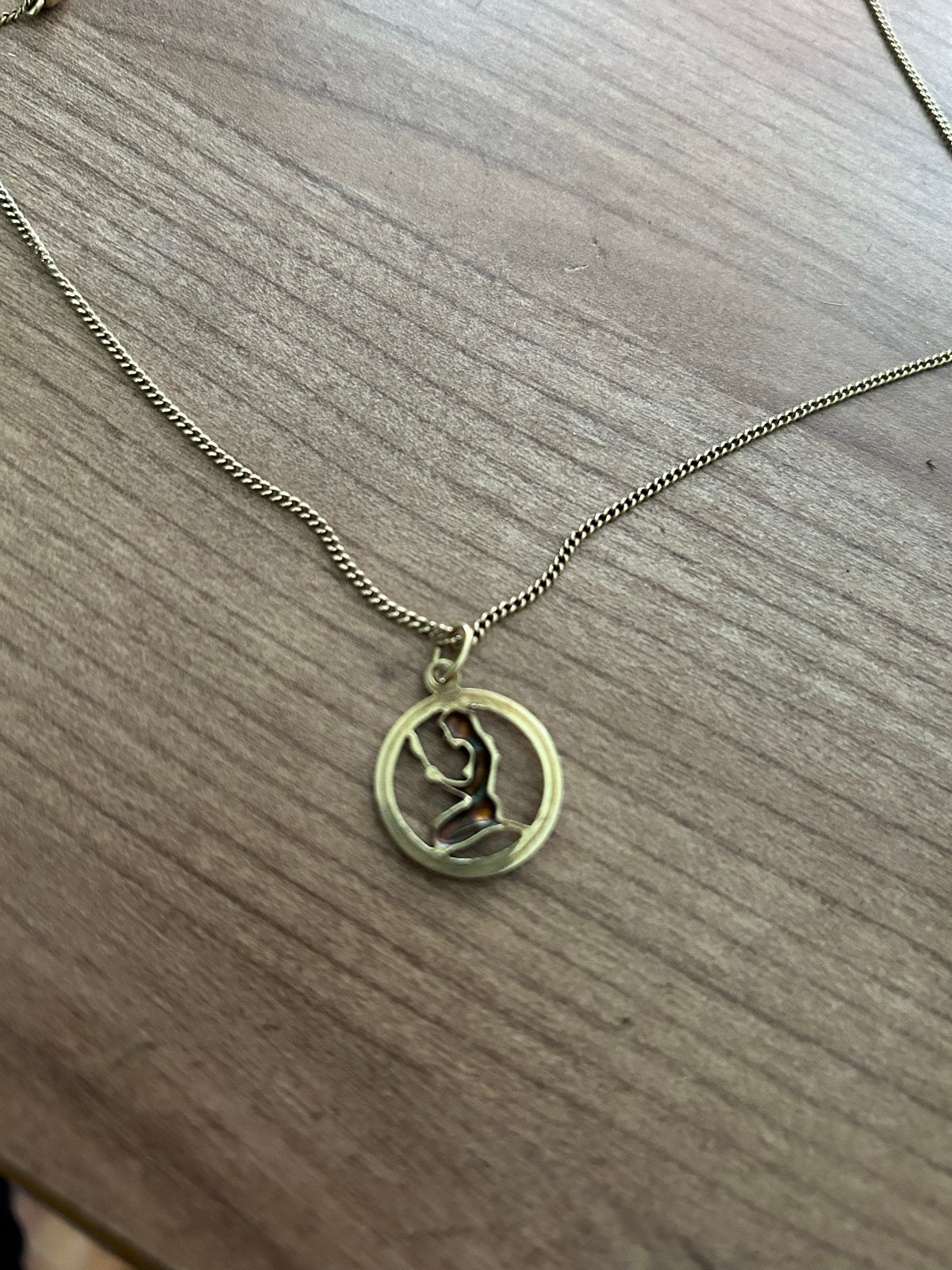 Gouden ketting met hanger, sterrenbeeld Maagd, Ophalen of Verzenden, Gebruikt, Goud, Met hanger