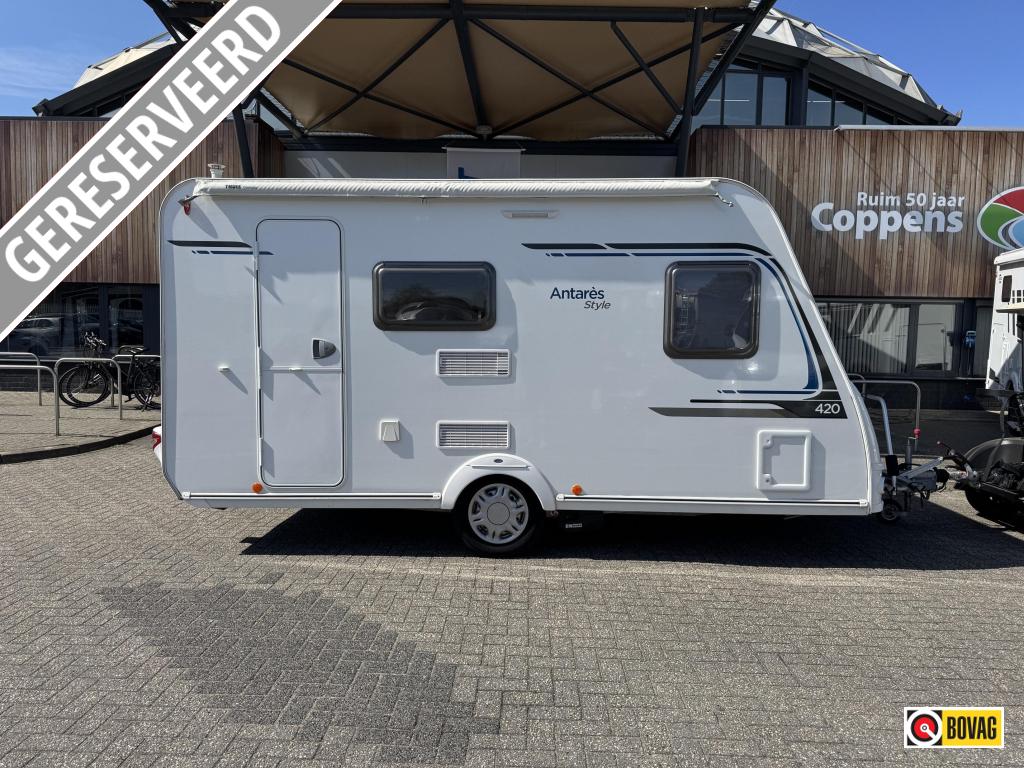 Caravelair Antares Style 420 2018 MOVER + VOORTENT!!!, Caravans en Kamperen, Caravans, Schokbreker, Overige typen, Bedrijf, Treinzit