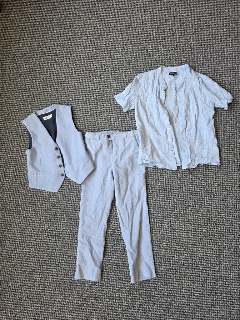 Lichtblauwe nette broek, gilet en hemd met korte mouwen 122, Gebruikt, Ophalen of Verzenden, Setje, Jongen