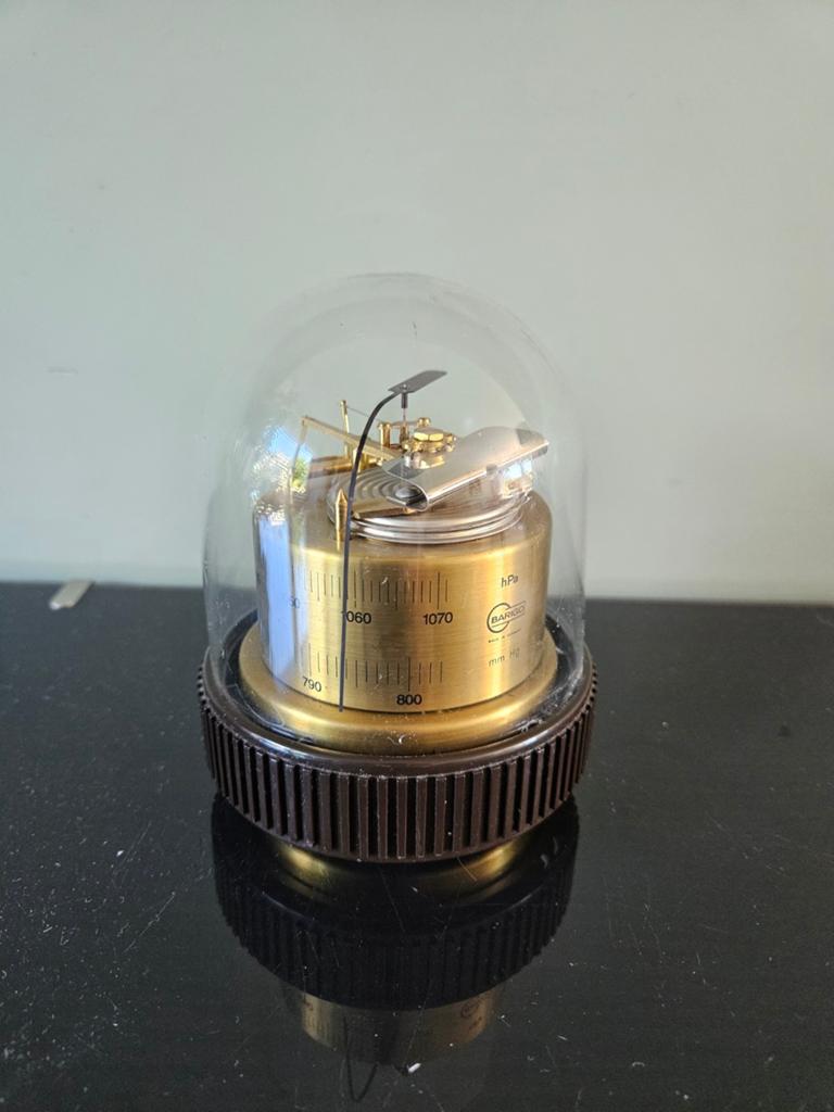 Barigo Barometer onder plexiglazen stolp - Made in Germany, Ophalen of Verzenden, Gebruikt, Barometer