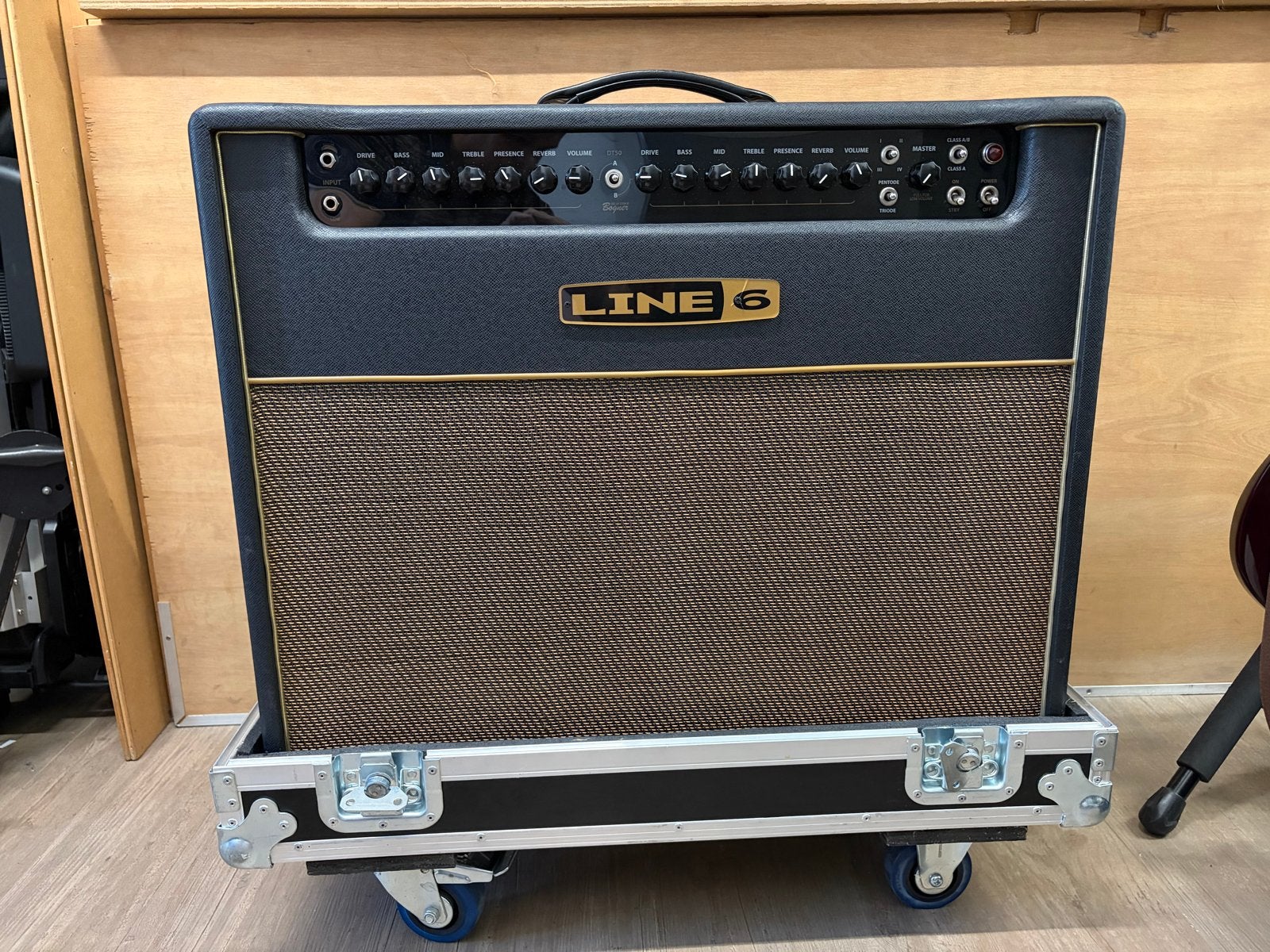 Line 6 DT-50 212 buizen gitaarversterker met flightcase, Ophalen, Gebruikt, Gitaar, 50 tot 100 watt