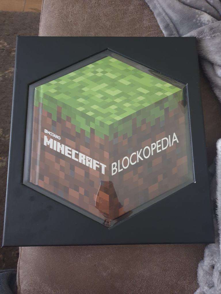 Minecraft Blockopedia - Het complete naslagwerk, Boeken, Ophalen of Verzenden, Zo goed als nieuw, Mojang