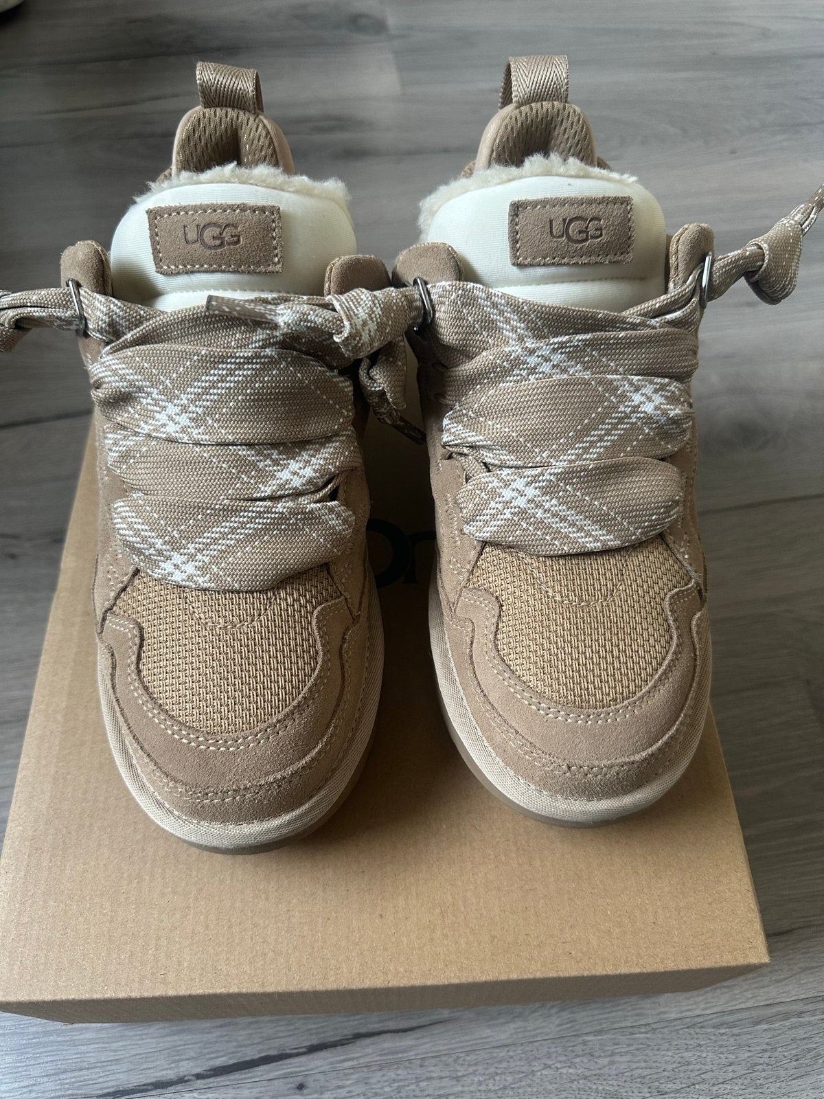 Nieuwe UGG Lowmel sneakers - Maat 39, Ophalen of Verzenden, Nieuw, Beige, Sneakers of Gympen
