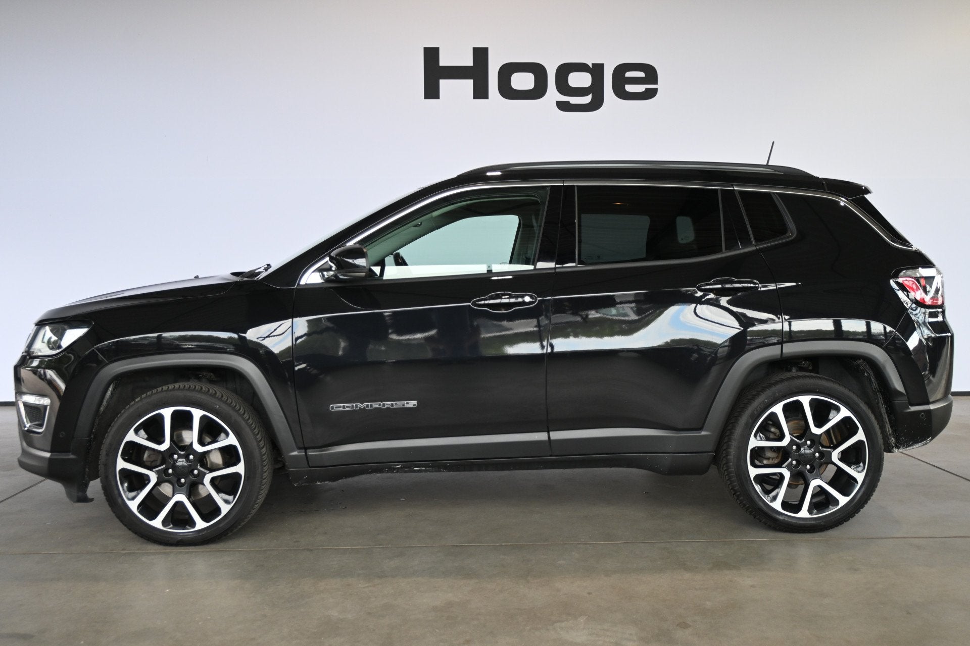 Jeep Compass 1.3T Limited Automaat Nap! Navigatie Cruise PDC, Automatische klimaatregeling, 4 cilinders, Leder en Stof, Zwart