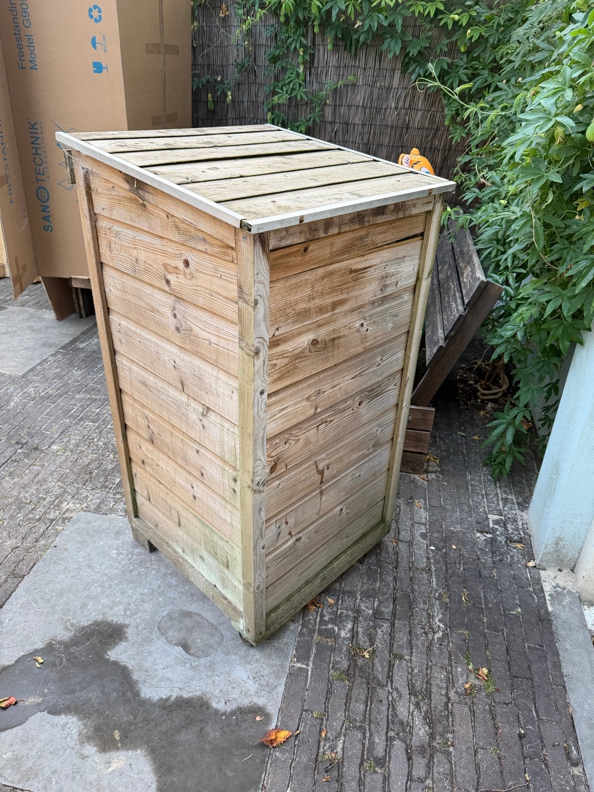 Houten containerberging / ombouw voor afvalbakken / kliko’s, Ophalen, Gebruikt, Hout, Containerberging