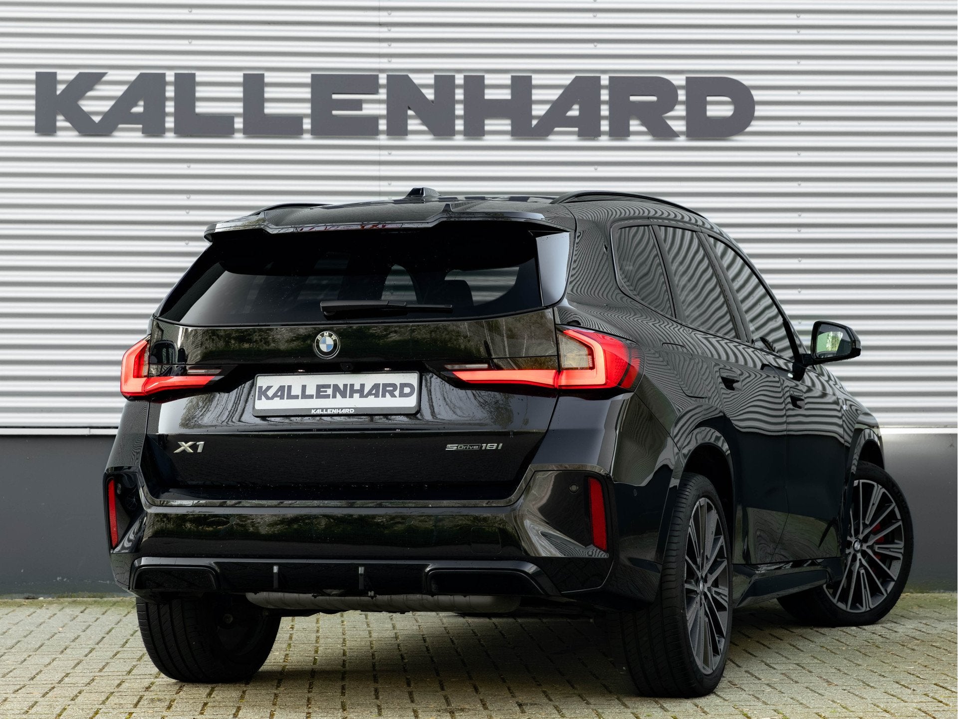 BMW X1 sDrive18i M-Sport Pro - Innovation - Travel - Comfort, 12 maanden, 136 pk, Zwart, Leder