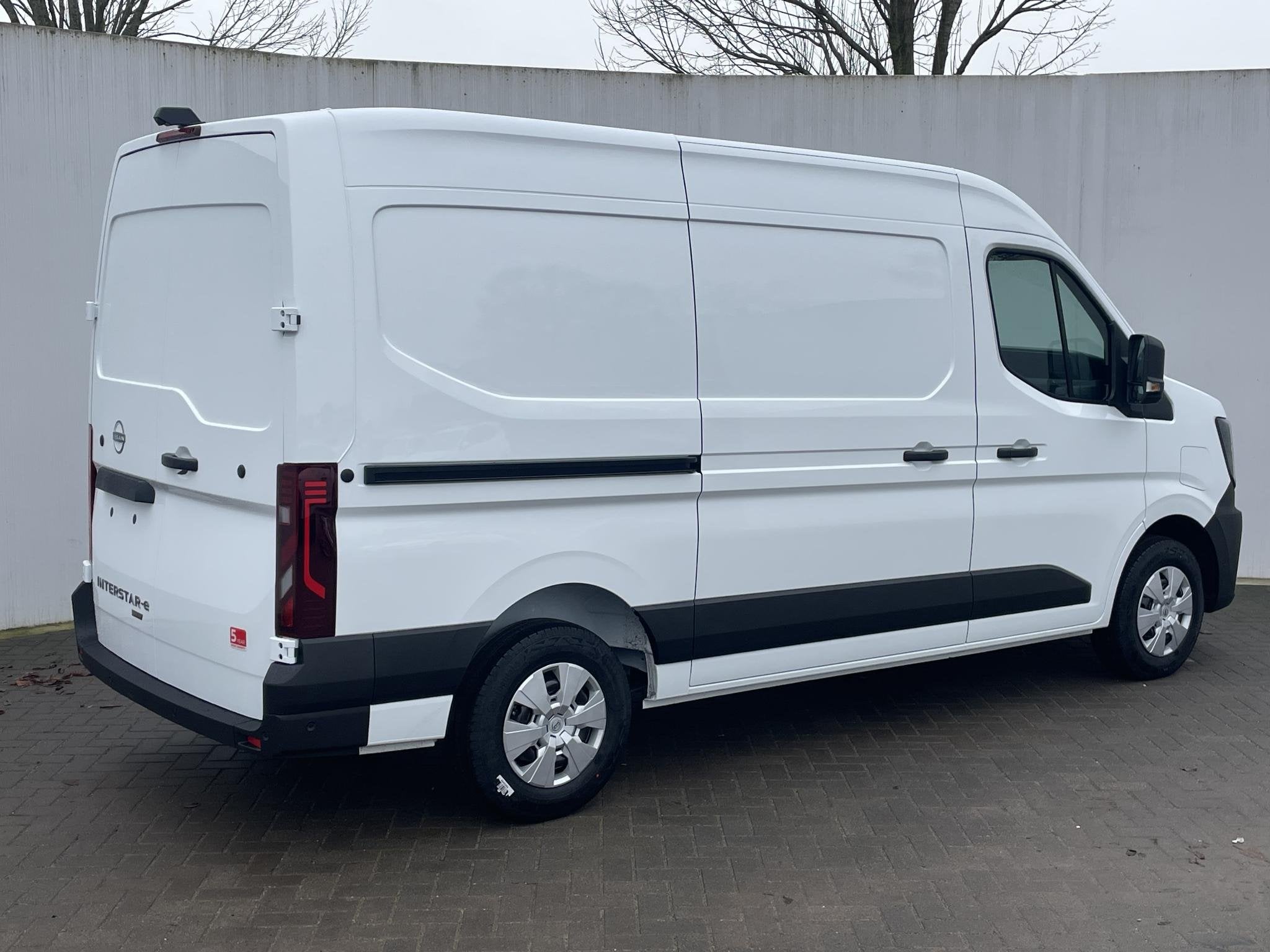 Nissan Interstar -e L2H2 Limited 87 kWh / Apple Carplay-Andr, Auto's, Zwart, 143 pk, Leder en Stof, Wit