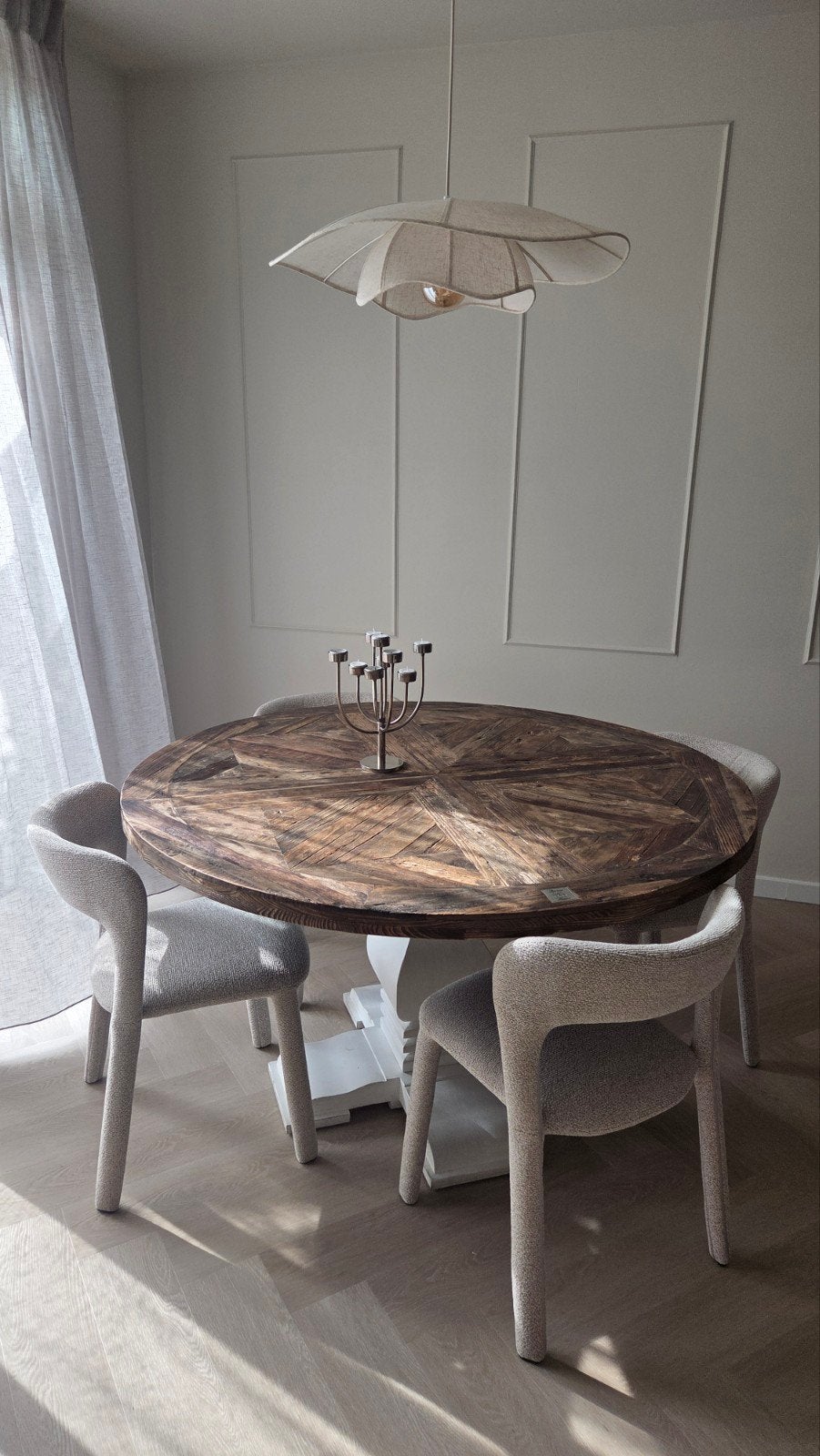 Ronde eettafel van hout met witte voet, Huis en Inrichting, Tafels | Eettafels, Ophalen, Gebruikt, 100 tot 150 cm, 150 tot 200 cm