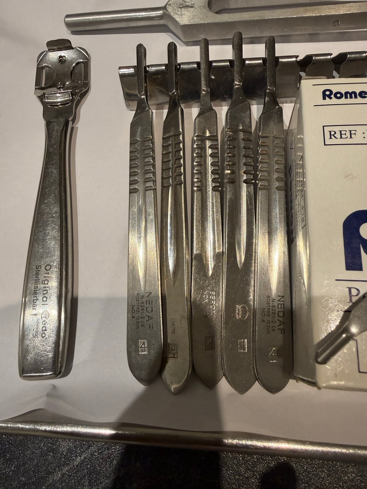 Pedicure instrumenten: stemvork, scalpelhouders, eel, Ophalen of Verzenden