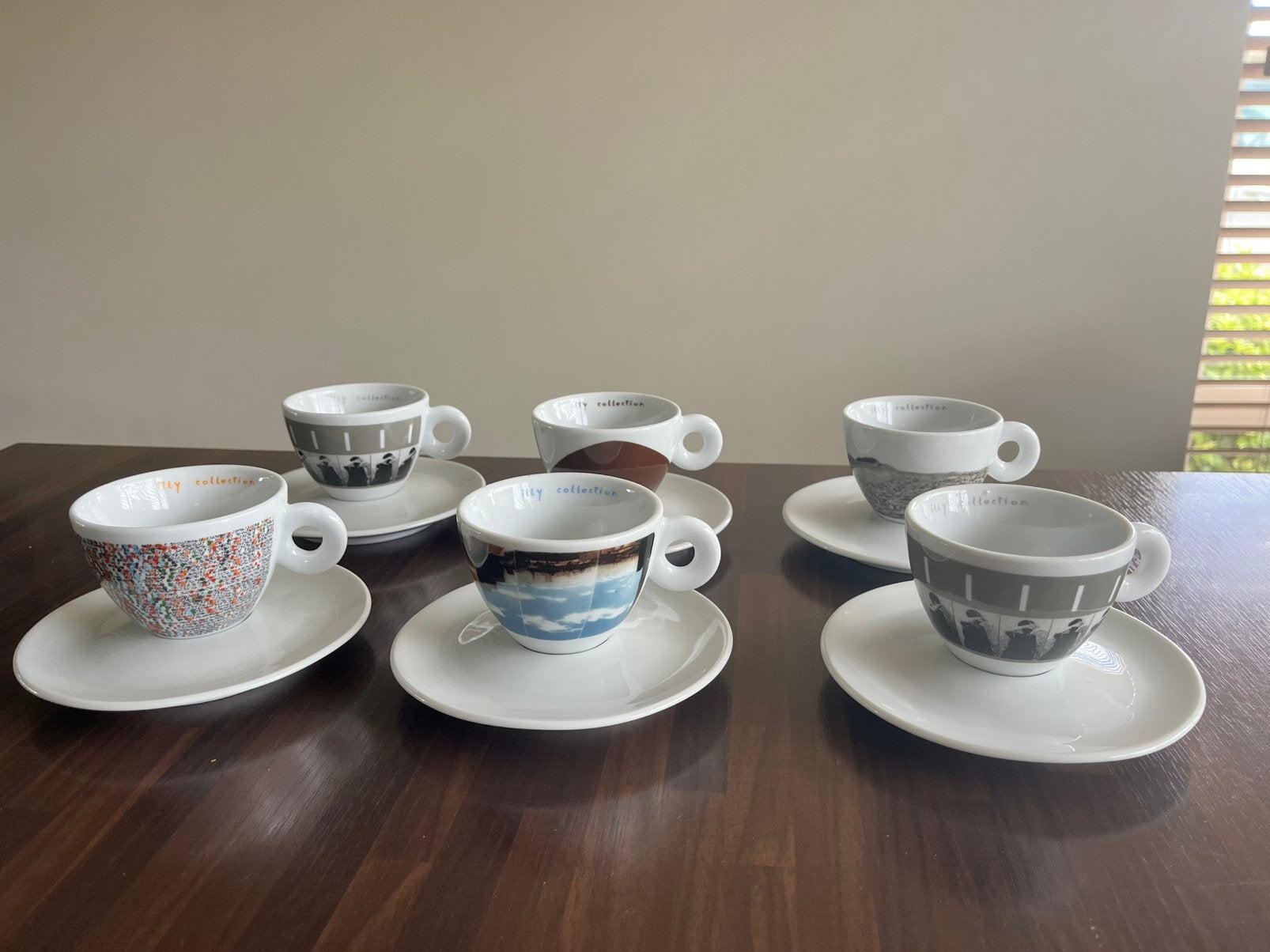 6 Illy collection 2001 koppen en schotels, Gebruikt, Ophalen of Verzenden, Overige stijlen, Illy