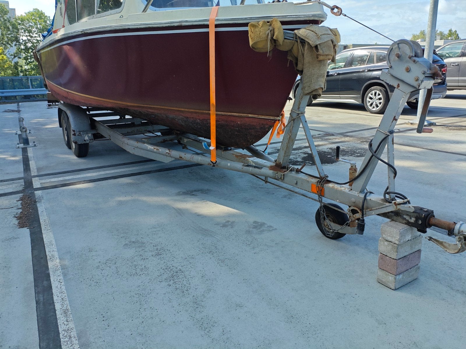 Trailer met boot voor onderdelen of project, Ophalen, Gebruikt, Motorboot