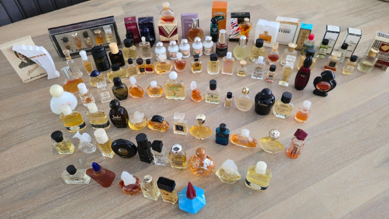 Grote verzameling / lot van 97 miniatuur parfumflesjes, Ophalen