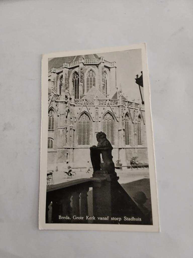 BREDA. GROTE KERK VANAF STOEP STADHUIS, Ophalen of Verzenden, 1960 tot 1980, Noord-Brabant