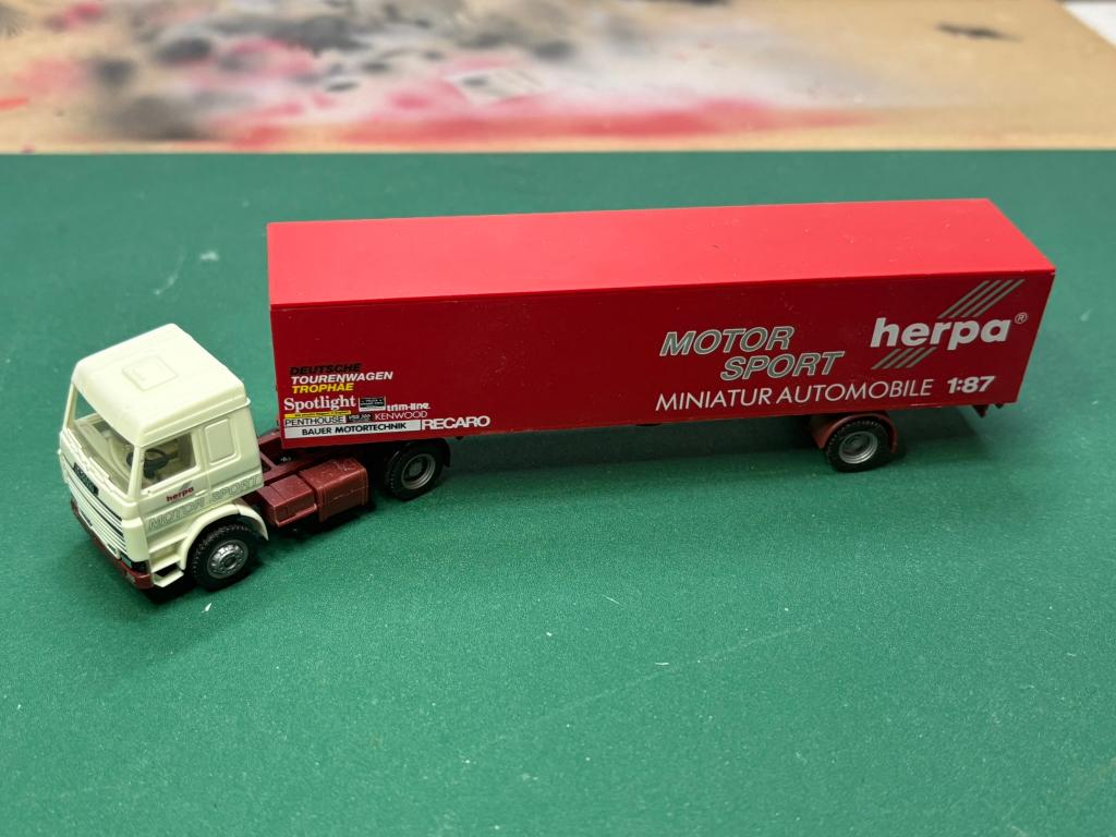 Herpa Scania trekker met trailer Herpa/motorsport IM7070/1/2, Hobby en Vrije tijd, Modelauto's | 1:87, Ophalen of Verzenden, Zo goed als nieuw