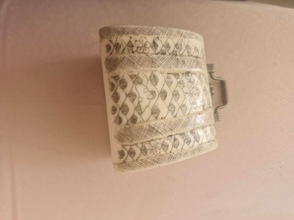 Fraai bewerkt antiek tasje van been (45 cm), Overige materialen, Overige kleuren, Ophalen of Verzenden, Kleiner dan 17