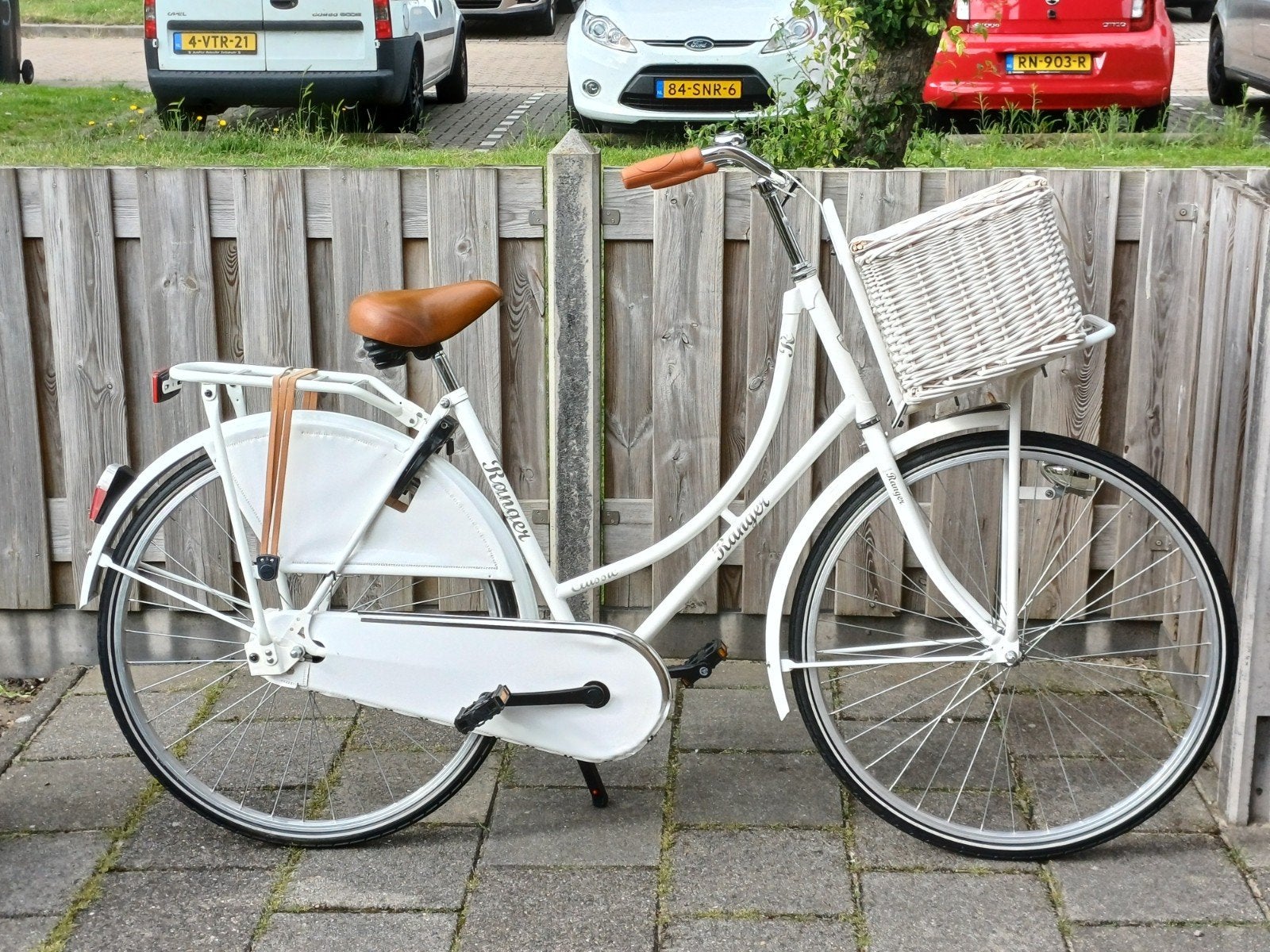 Bijna nieuwe 28 inch omafiets. Bieden va € 100,00, Fietsen en Brommers, Fietsen | Dames | Omafietsen, 53 tot 56 cm, Ophalen, Zo goed als nieuw