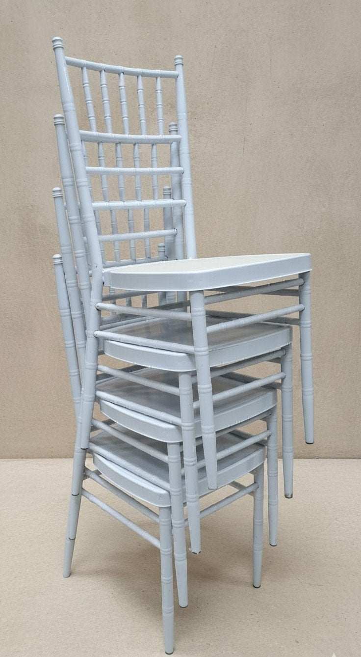 88 x Chiavari stoelen wit metaal Tiffany wedding chairs, Wit, Ophalen of Verzenden, Zo goed als nieuw, Metaal