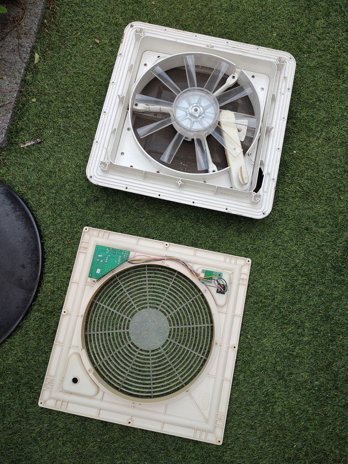 Fiamma dakluik ventilator met beschadigde klep, Ophalen, Gebruikt