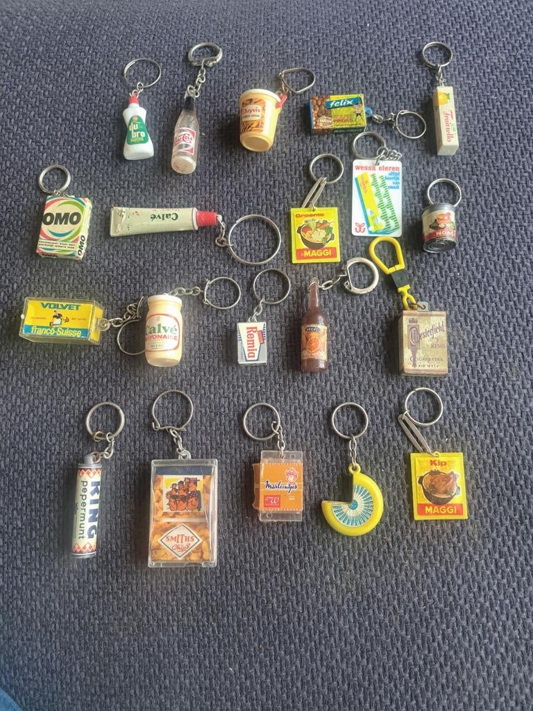 20 x vintage sleutelhangers, Gebruikt, Holland, Ophalen of Verzenden, N.b