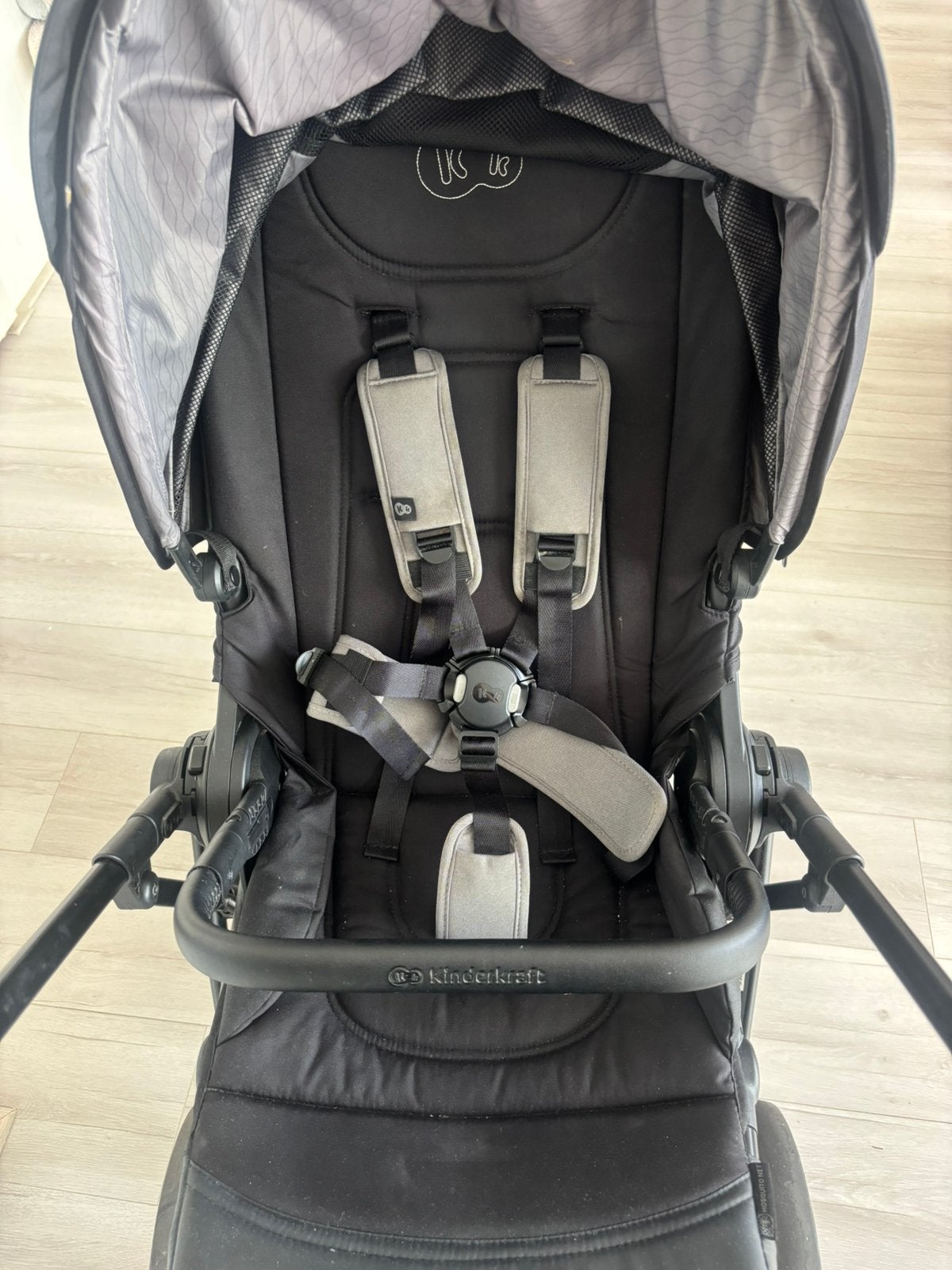 Foto 4 van Kinderkraft yoxi 2-in1 zwarte kinderwagen