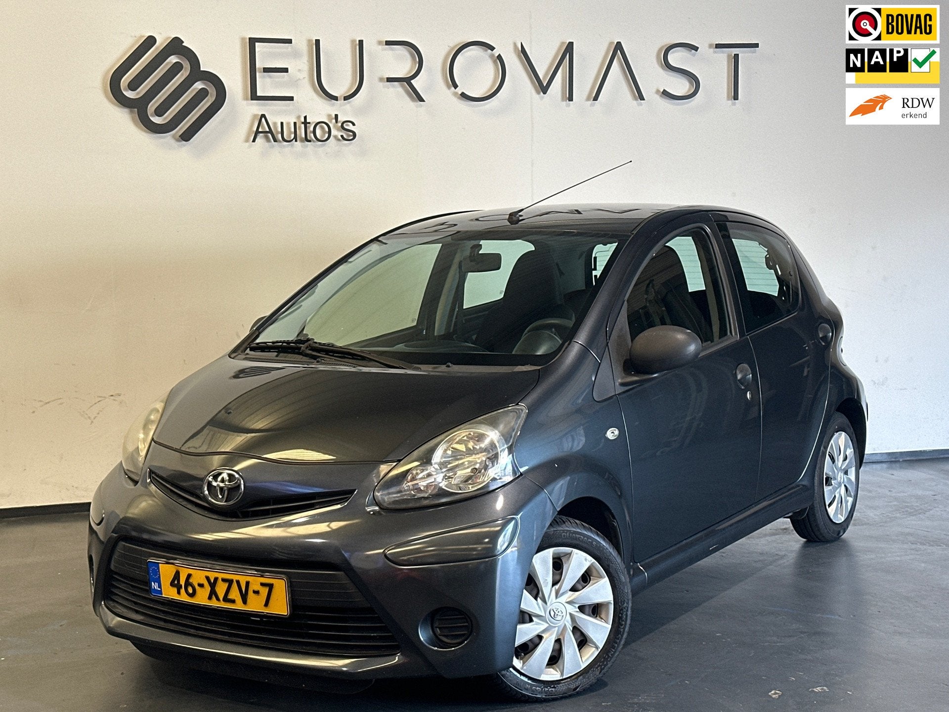 Toyota Aygo Gereserveerd!, Auto's, Voorwielaandrijving, Euro 5, Stof, Gebruikt