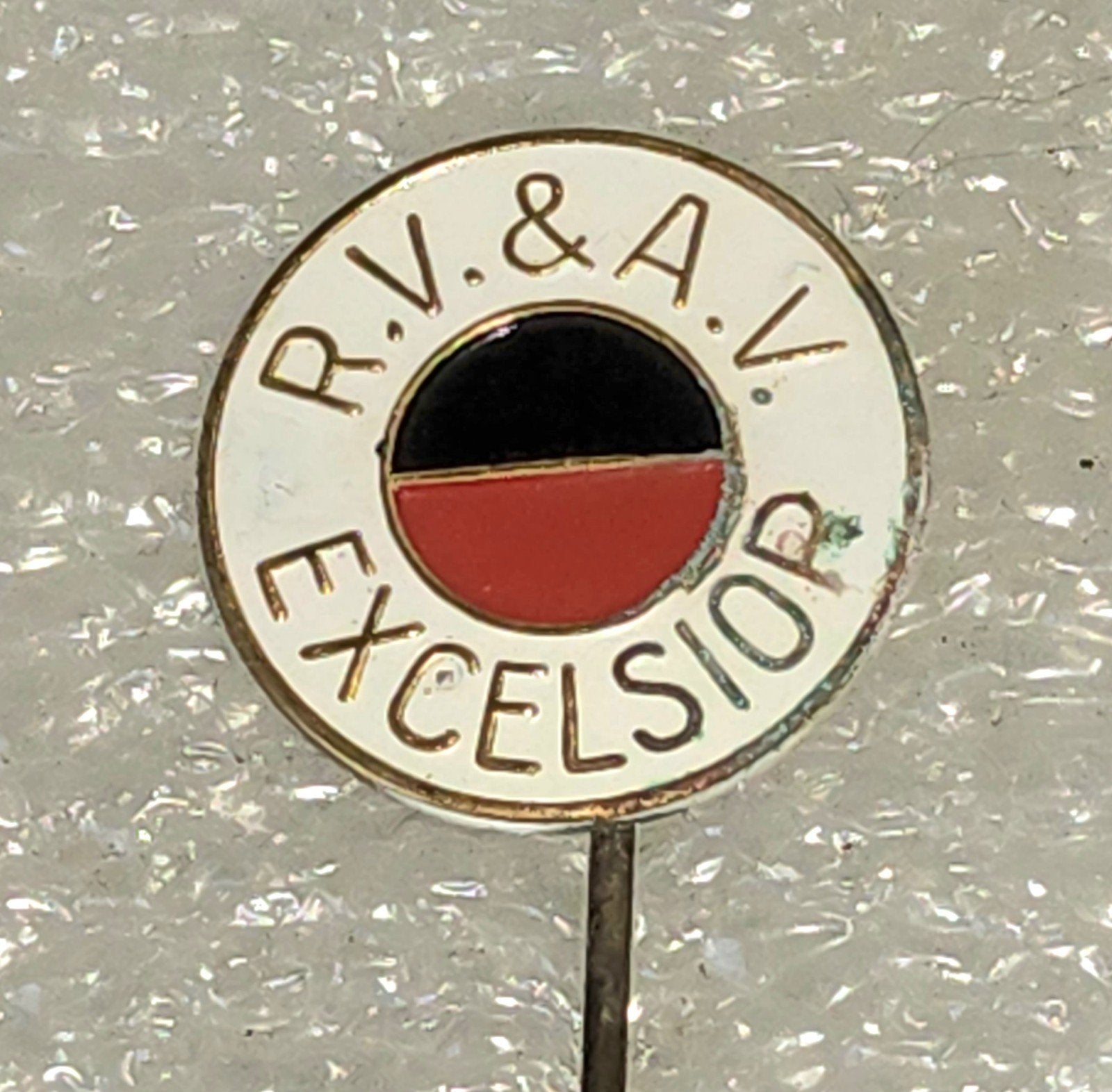 Vintage Speldje R.V.&A.V. Excelsior, Ophalen of Verzenden, Gebruikt, Overige onderwerpen, Speldje of Pin