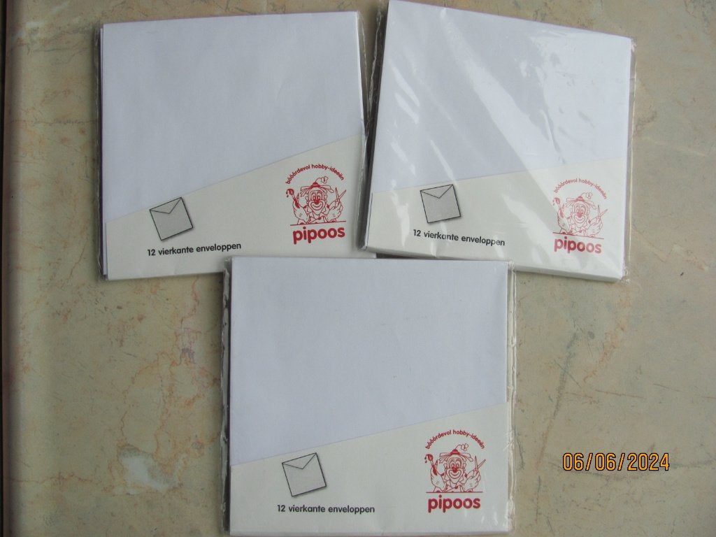 NIEUW 2 x volle verpakking ENVELOPPEN wit PIPOOS vierkant, Diversen, Papierwaren, Nieuw, Ophalen of Verzenden