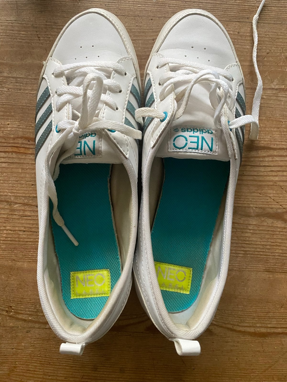 Adidas Neo sneakers wit met turquoise strepen, maat 39 1/3, Ophalen of Verzenden, Gedragen, Wit, Sneakers of Gympen