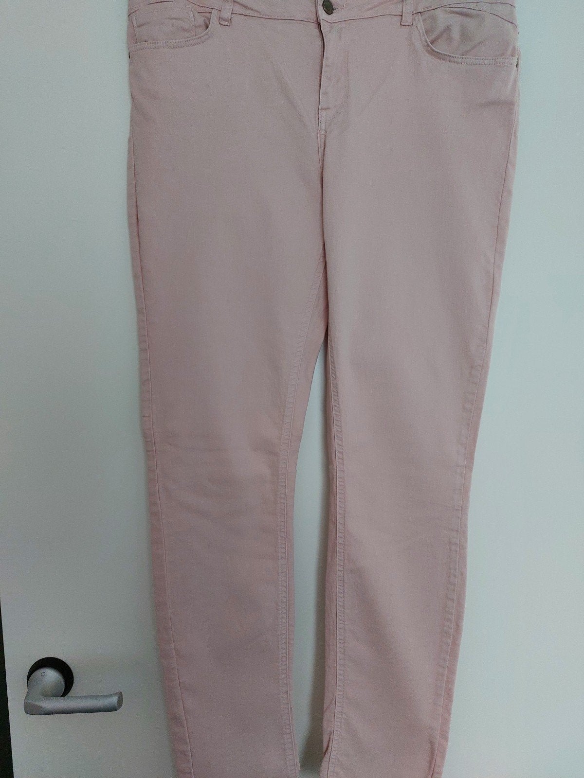 ZO GOED ALS NIEUWE POEDERROZE BROEK MAAT 42, Kleding | Dames, Broeken en Pantalons, Wit, Maat 42/44 (L), Ophalen of Verzenden