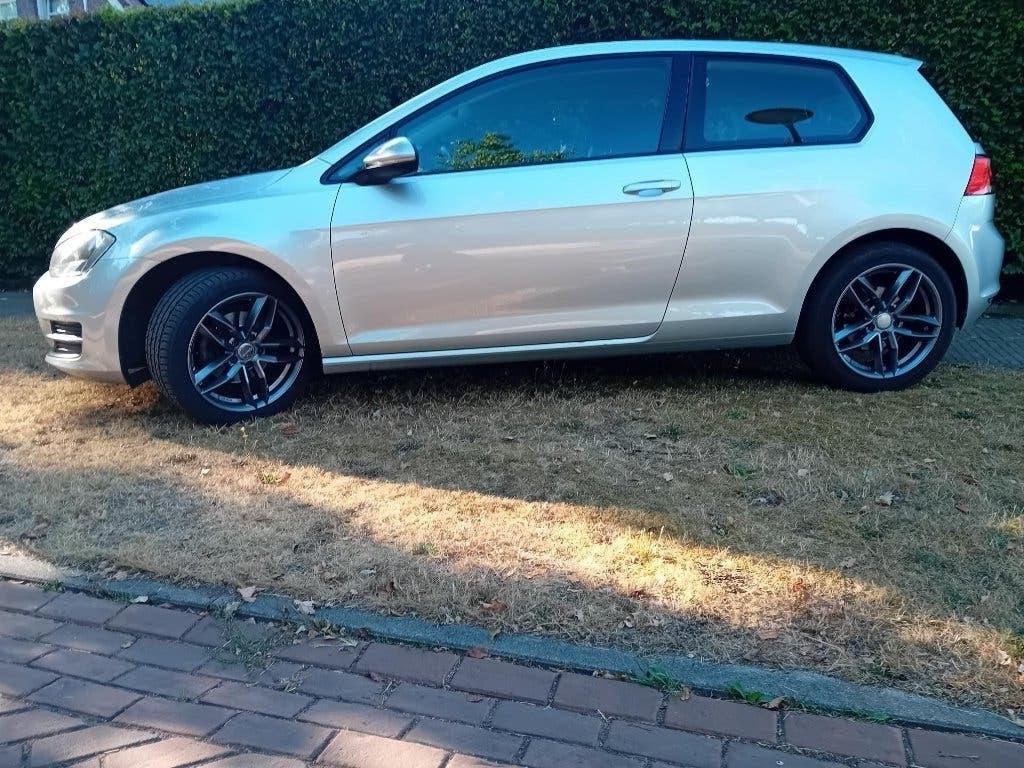 Volkswagen Golf 1.2 TSI zilverkleurig van 2013, Voorwielaandrijving, Stof, Zwart, 4 cilinders
