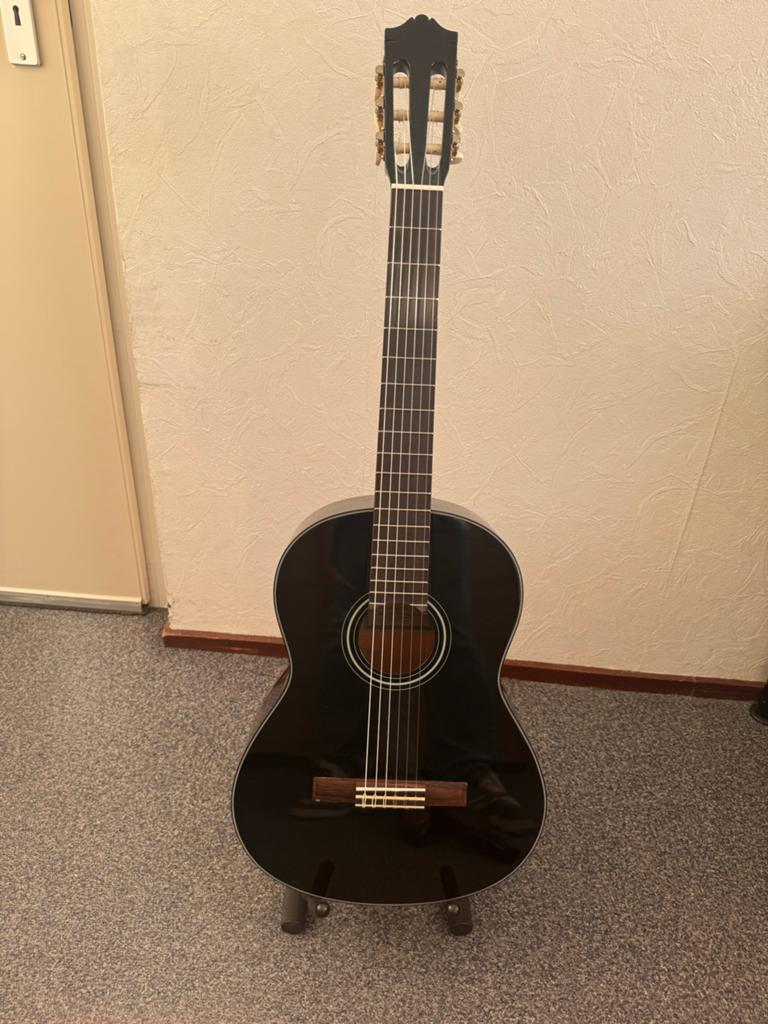Yamaha C40 BL Klassieke Gitaar Zwart met Hoes en Standaard, Ophalen of Verzenden, Zo goed als nieuw, Klassieke of Spaanse gitaar