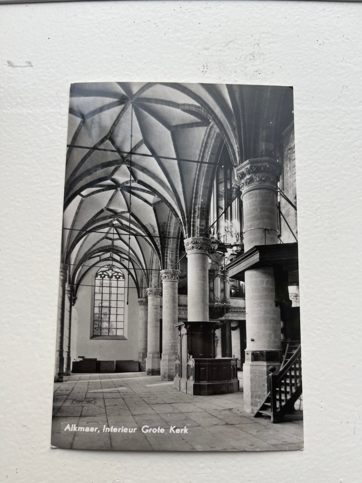Ansichtkaart Alkmaar, Interieur Grote Kerk, Ophalen of Verzenden, 1940 tot 1960, Gelopen, Noord-Holland