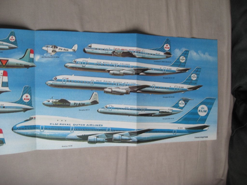 Oblong formaat KLM vliegtuigposter van Thijs Postma, Ophalen of Verzenden, Zo goed als nieuw, Kaart, Foto of Prent