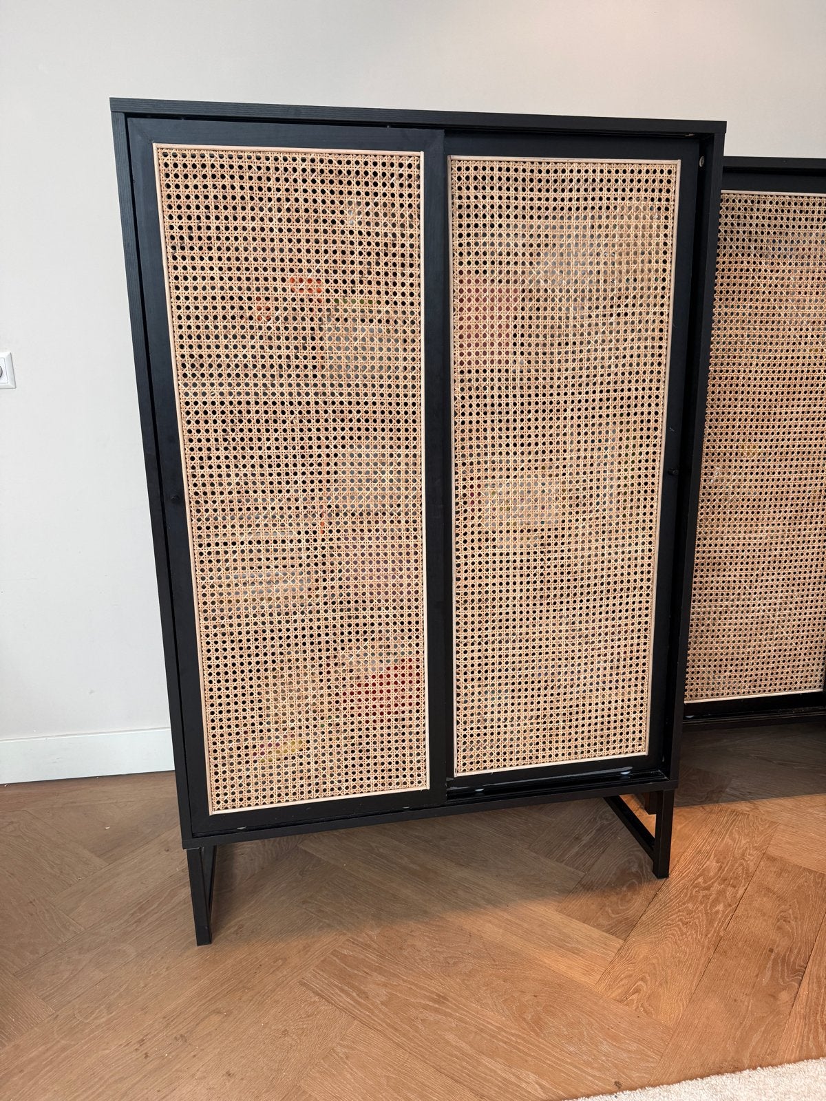 Kwantum Potenza kast met rotan schuifdeuren, Huis en Inrichting, Kasten | Kledingkasten, Ophalen, 100 tot 150 cm, 50 tot 100 cm