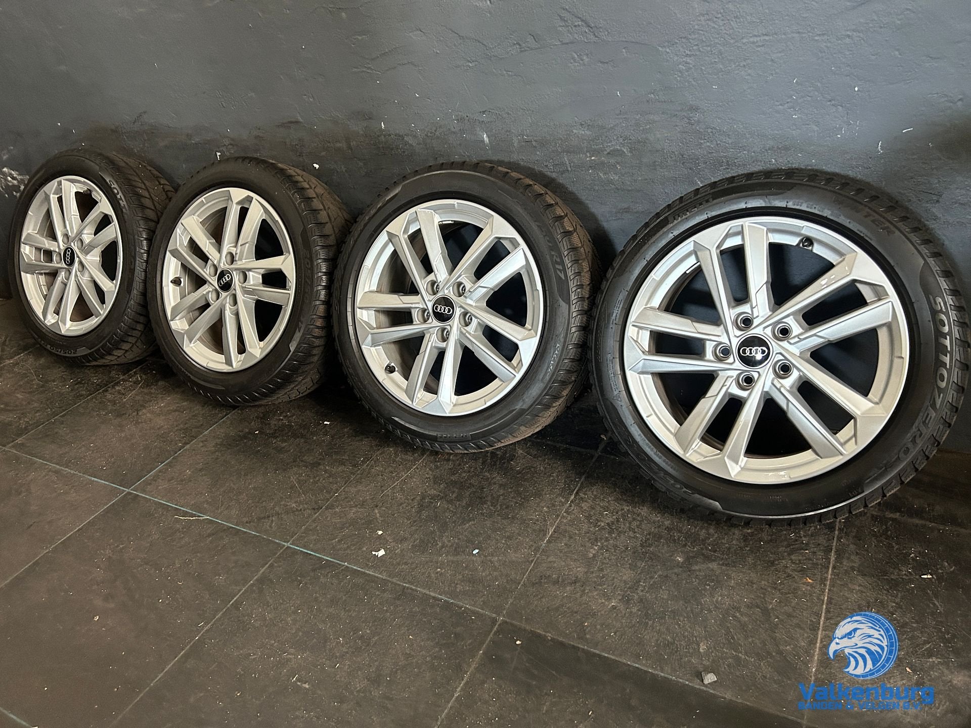 6mm! Originele Audi A3 8Y 17 inch velgen 5x112 winterbanden