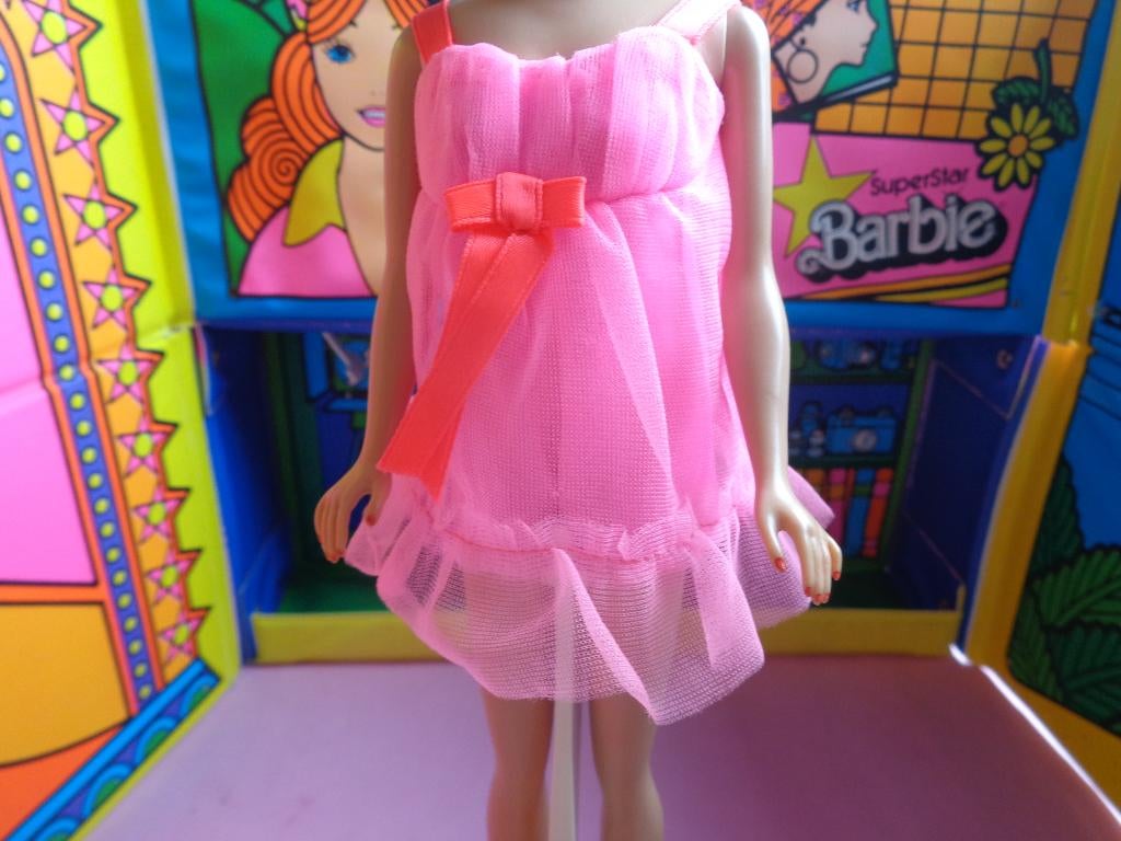 Barbie Baby doll pinks, Verzamelen, Poppen, Ophalen of Verzenden, Gebruikt, Kleertjes