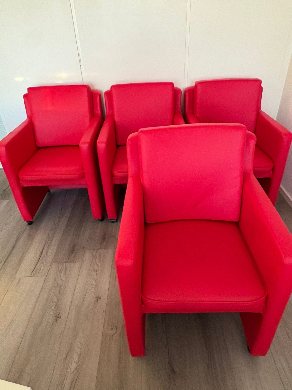 Set van 4 rode fauteuils met wieltjes, Ophalen, Gebruikt, Minder dan 75 cm, Stof