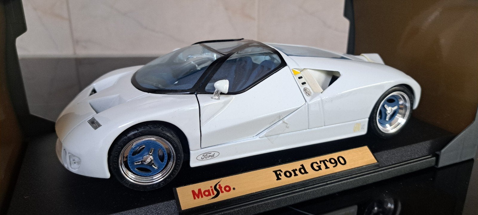 Maisto Ford GT90 schaalmodel - Zo goed als nieuw, Hobby en Vrije tijd, Ophalen of Verzenden, Zo goed als nieuw, Auto, Overige merken