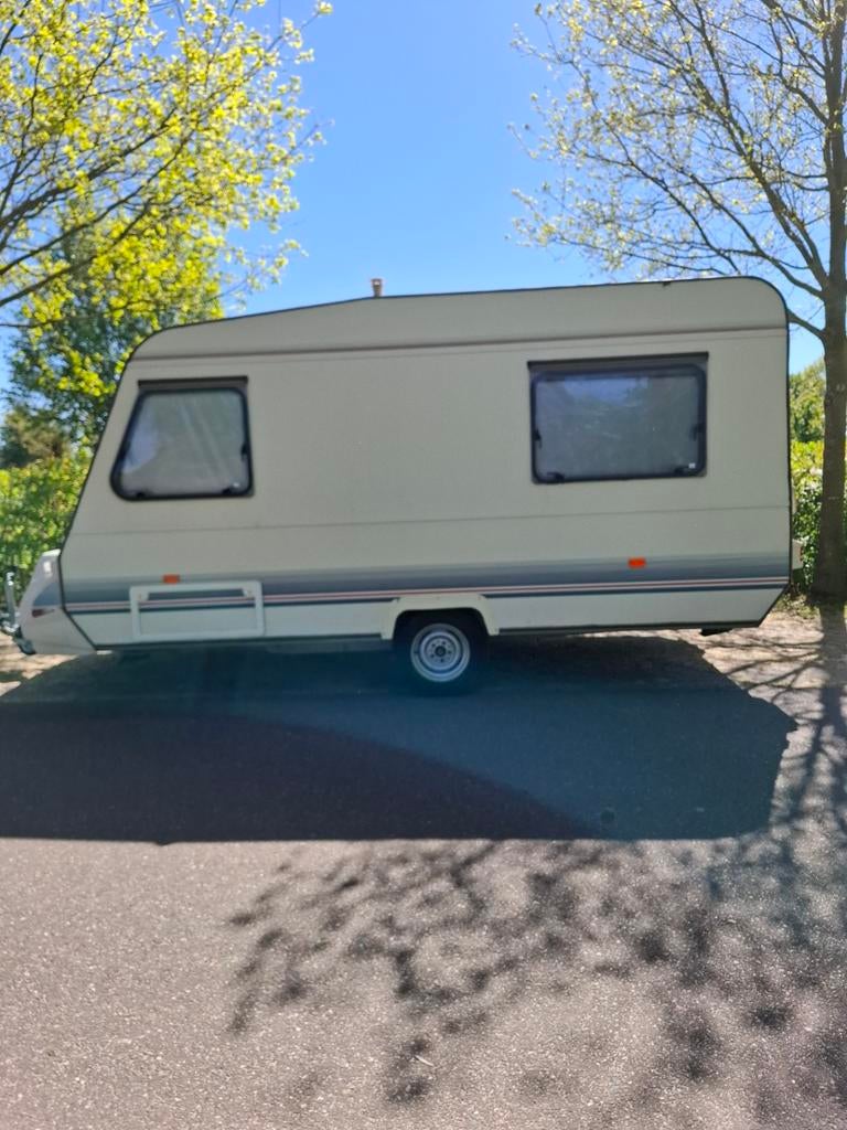 Adria Caravan - Compact en Comfortabel, 500 - 750 kg, Tot en met 4, Adria